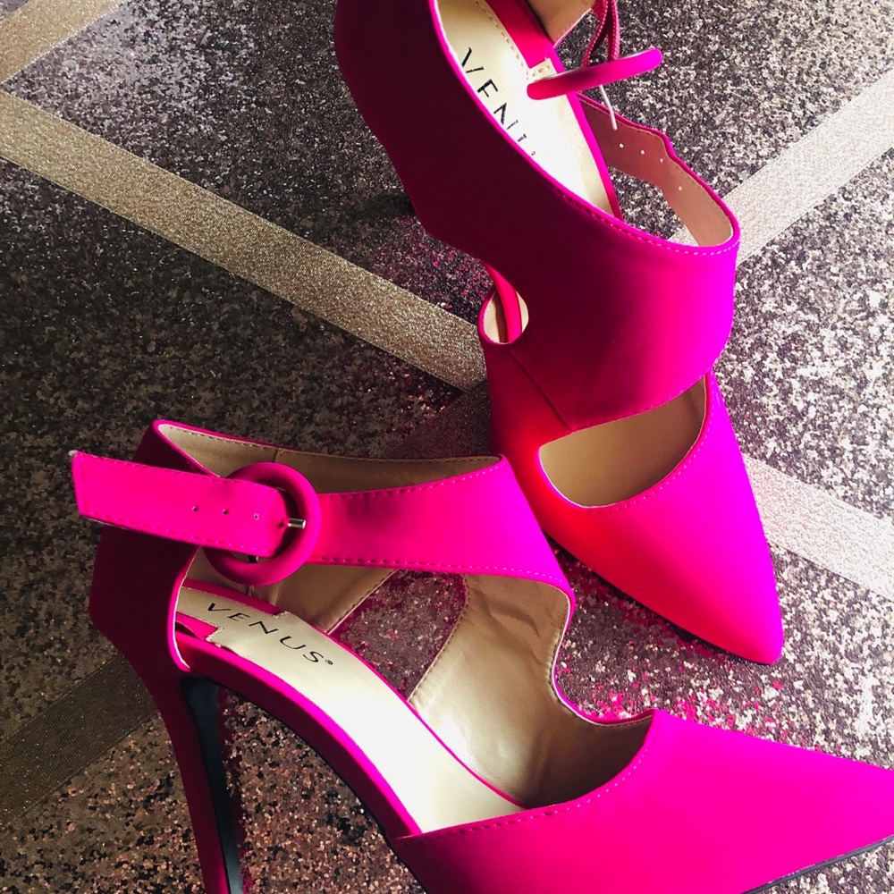 *NEW* Hot pink heels